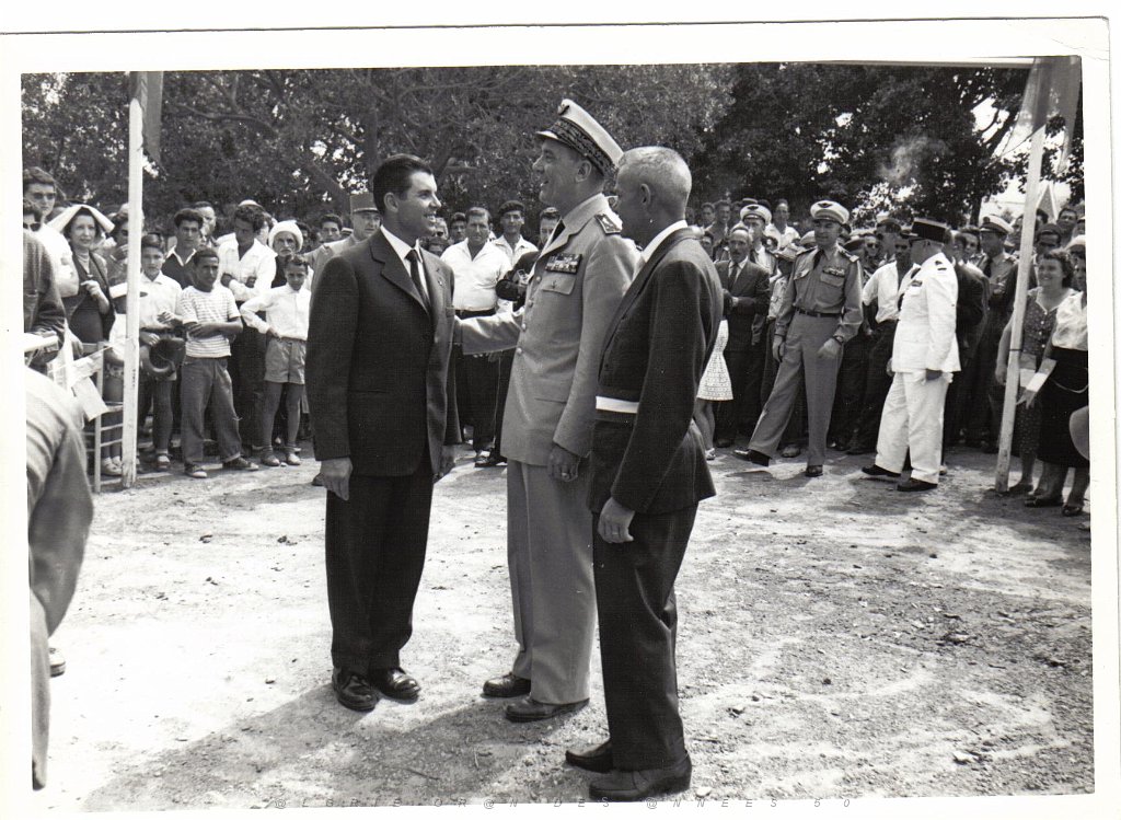 BOU SFER 06 JUILLET 1958 POSE DE LA PREMIERE PIERRE DU MONUMENT AUX MORTS 017.jpg